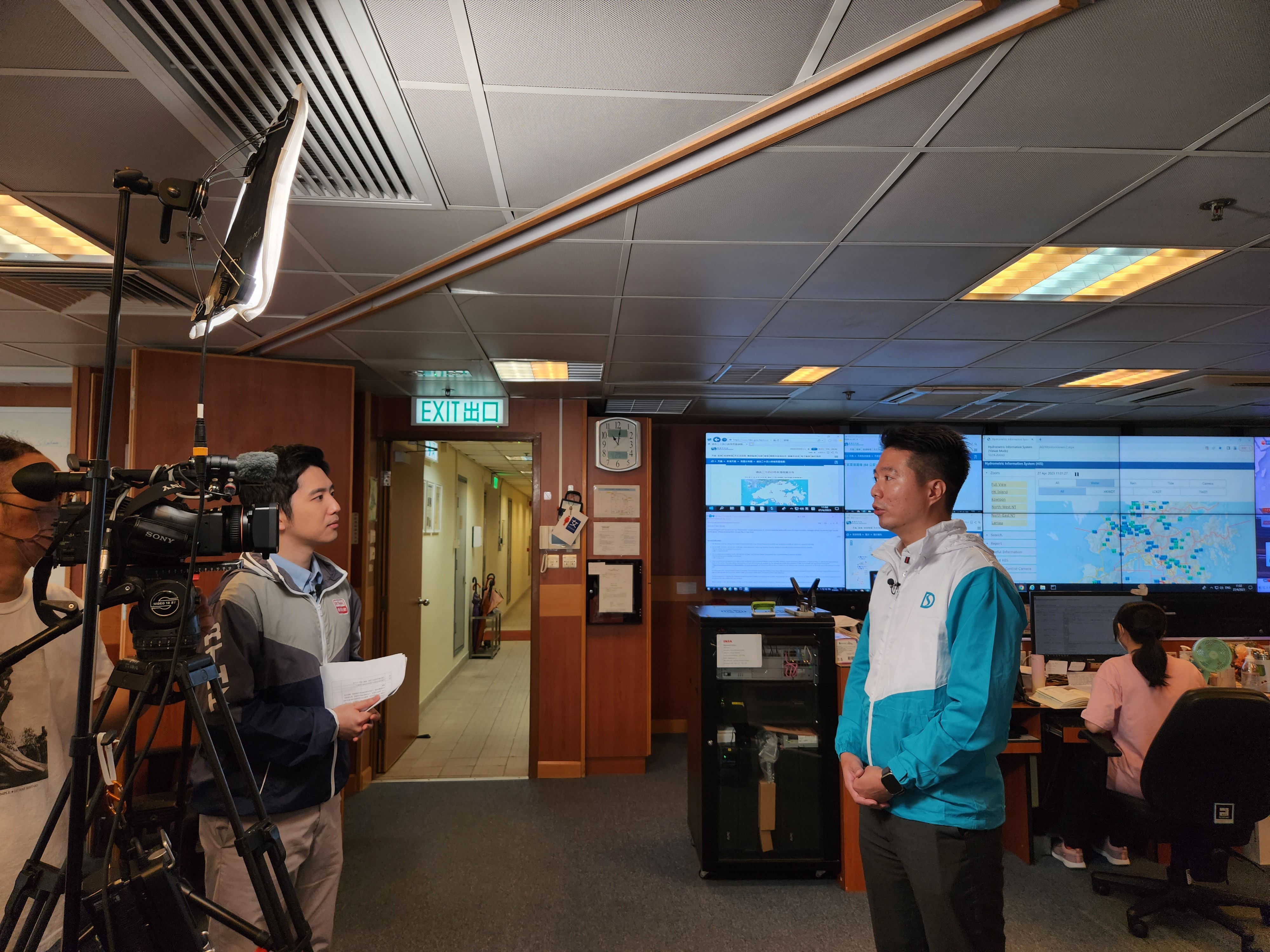 DSD Engineer, Mr Keith WONG Hoi-wing introduced the operation of the Emergency Control Centre