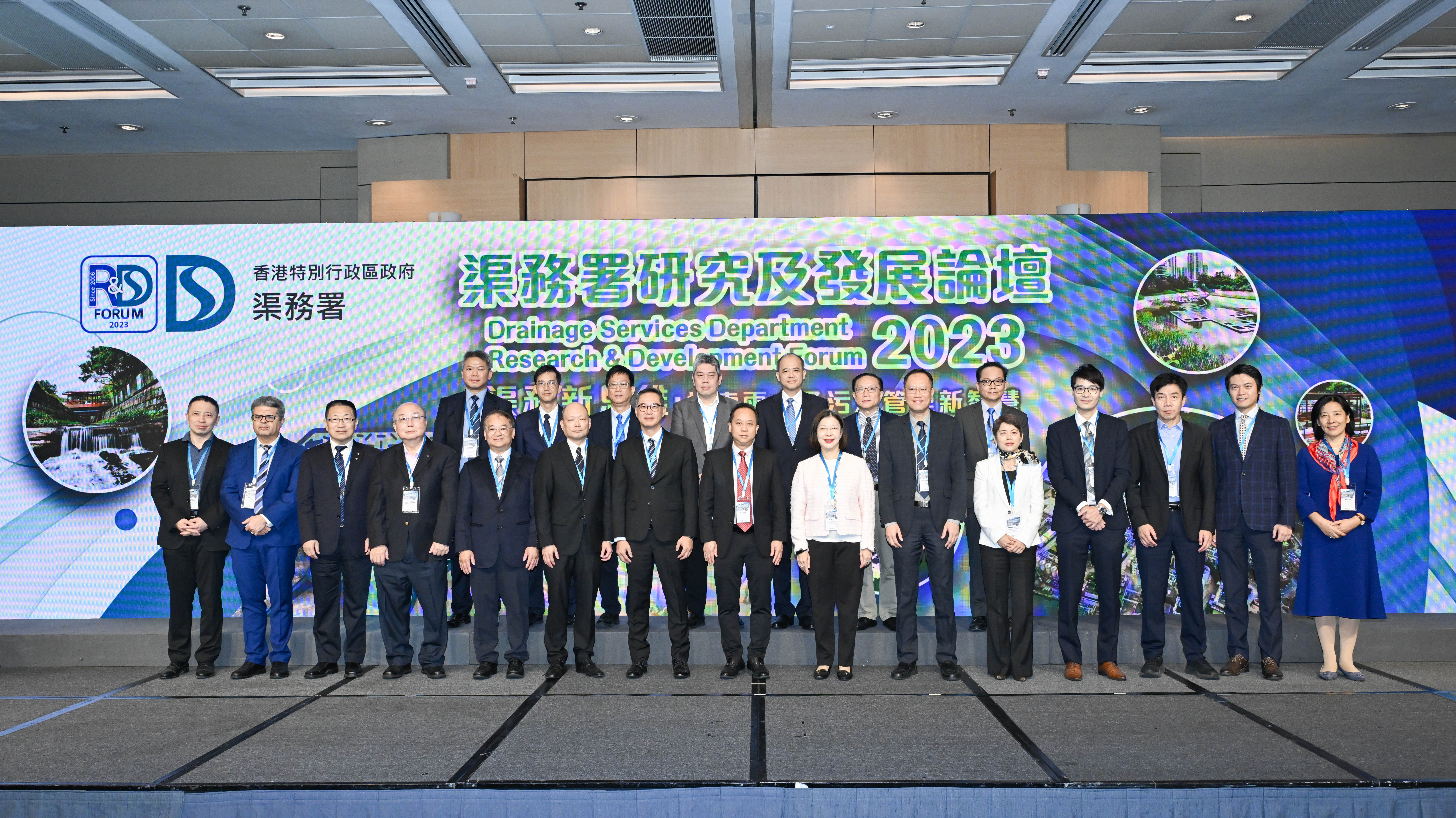 Group photo of Mr YE Shui -qiu (front row, eighth left), the Deputy Director-General of the Department of Educational, Scientific and Technological Affairs of the Liaison Office of the Central People's Government in the Hong Kong Special Administrative Region (LOCPG); Mr Ricky LAU (front row, seventh left), the Permanent Secretary for Development (Works); Miss Janice TSE (front row, seventh right), the Permanent Secretary for Environment and Ecology (Environment); Mr Peter CHUI Si-kay (front row, sixth right), Acting Director of Drainage Services; Dr Samuel CHUI (front row, fifth left), Director of Environmental Protection; Mr Brian CHOI Wing-hing (front row, sixth left), Acting Deputy Director of Drainage Services and other officiating guests and speakers.